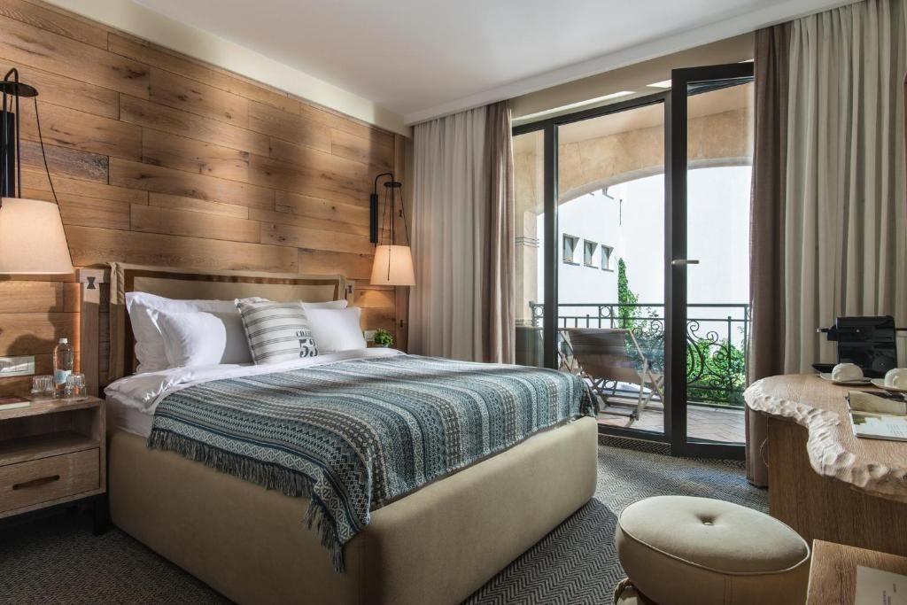 rooms-standard-apartment-sea-view-balcony-or-terrace