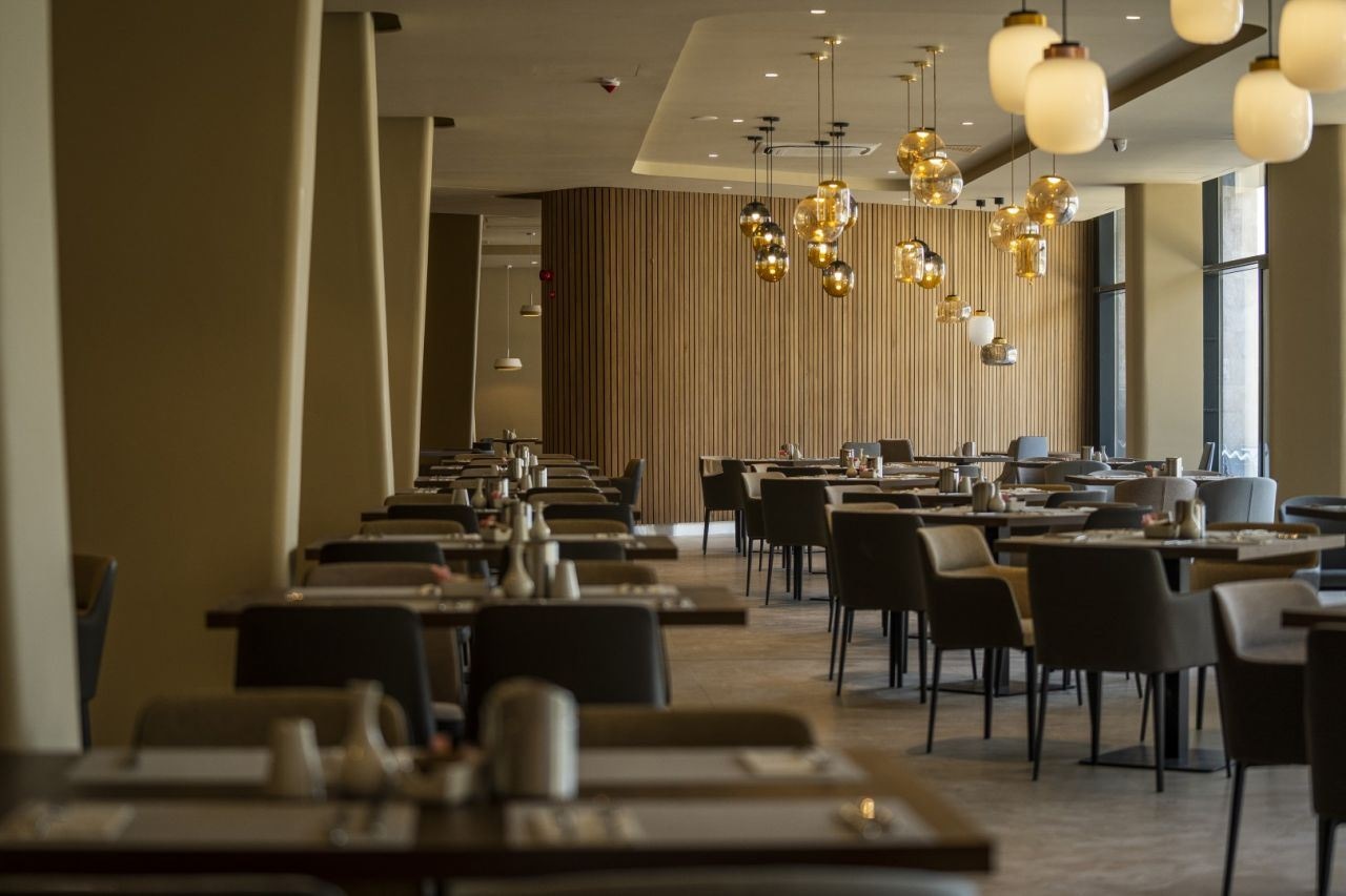 restaurants-salt--pepper-main-buffet-restaurant