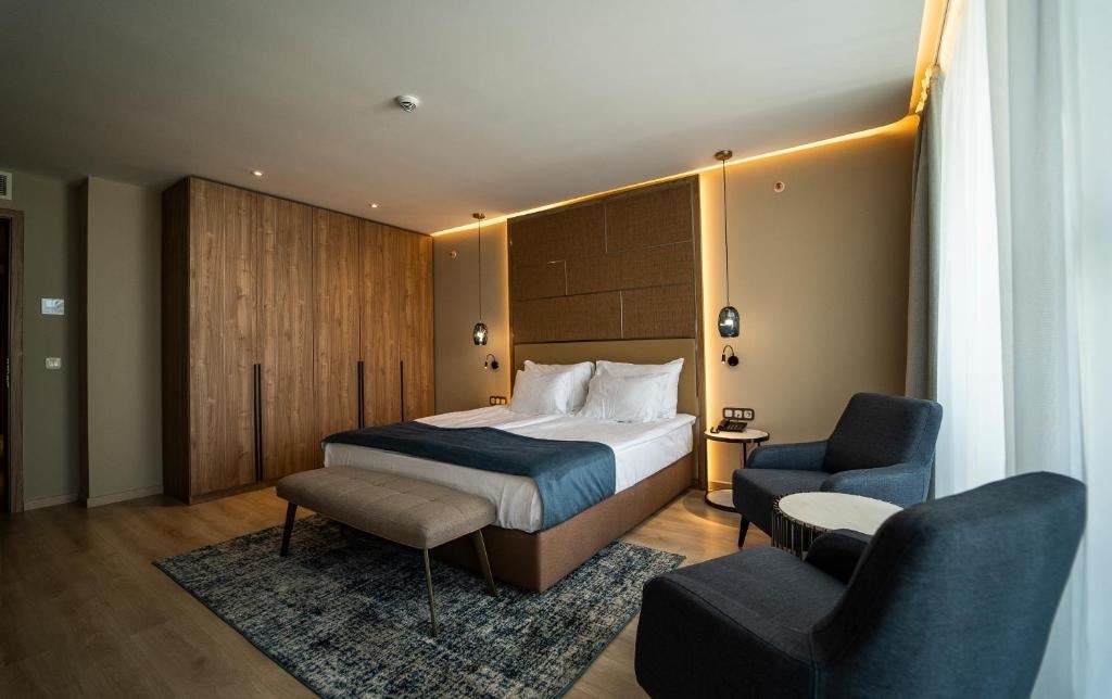 rooms-standard-family-room-seaview-balcony