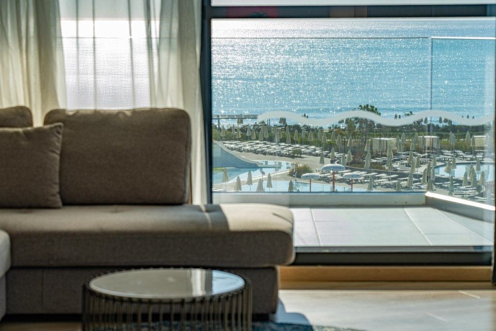 rooms-corner-juniorsuite-seaview-balcony-or-terrace