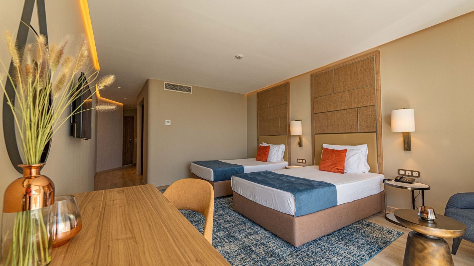 rooms-standard-room-lateralseaview-balcony-or-terrace