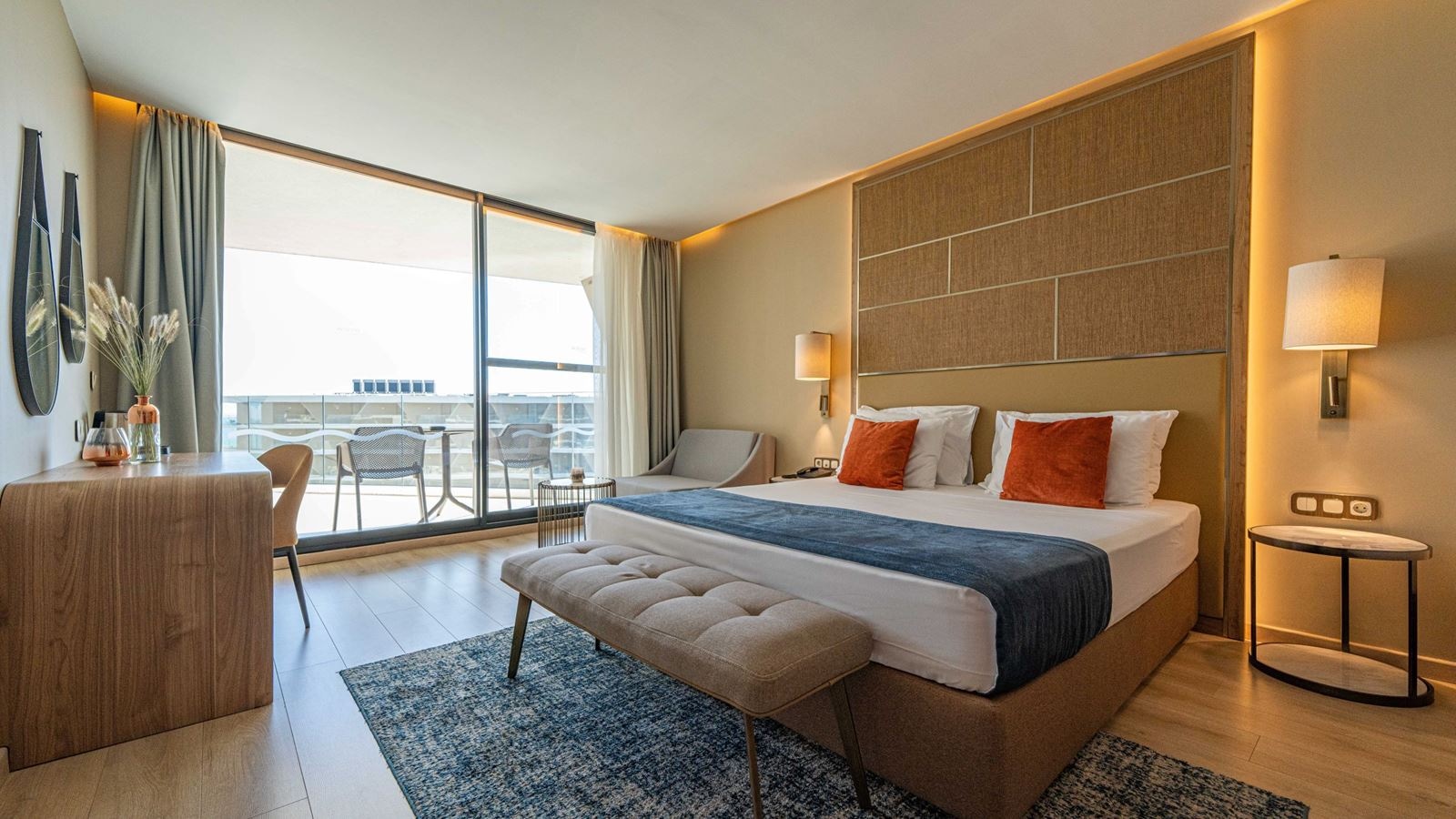 rooms-standard-room-lateralseaview-balcony-or-terrace