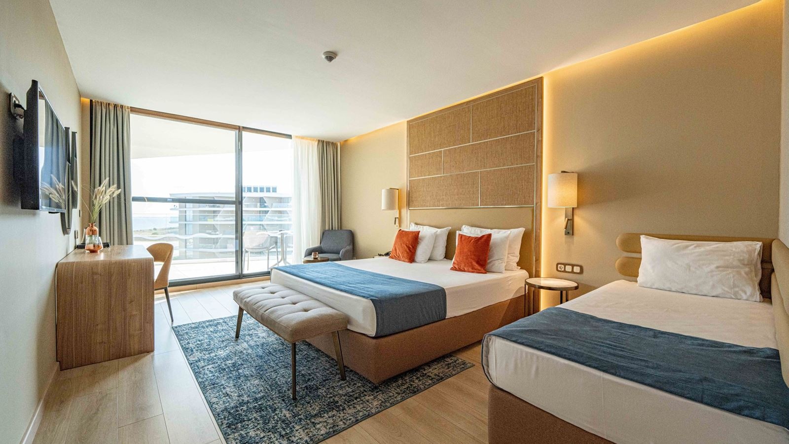 rooms-standard-room-lateralseaview-balcony-or-terrace