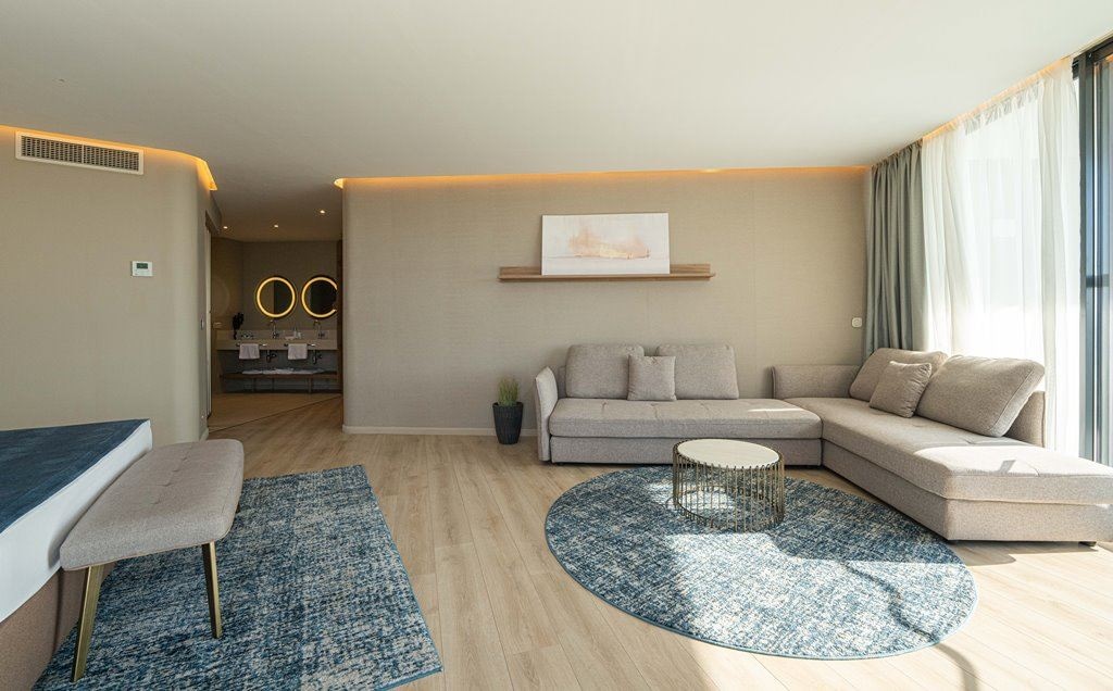 rooms-corner-juniorsuite-seaview-balcony