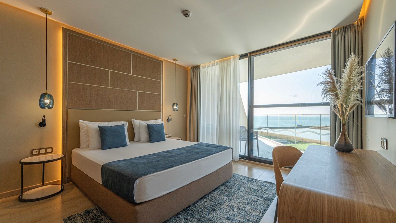 rooms-standard-family-room--lateralsea-view-balcony-or-terrace-