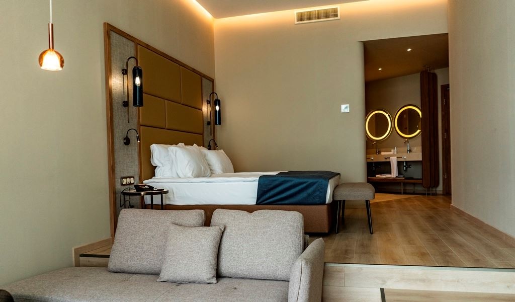 rooms-double-premium-room--lateralsea-view-balcony-or-terrace-