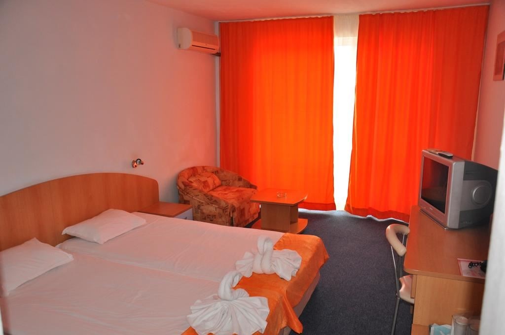 rooms-twin-standard-room-balcony-or-terrace