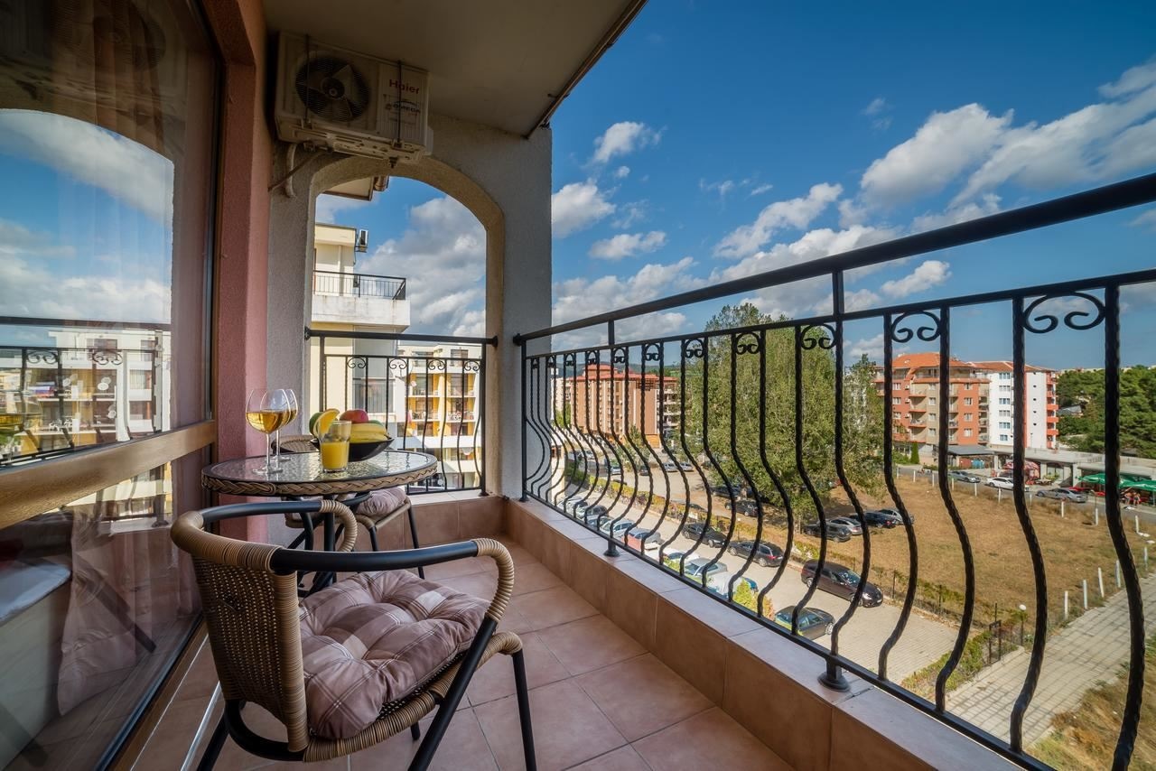 rooms-standard-studio-balcony-or-terrace