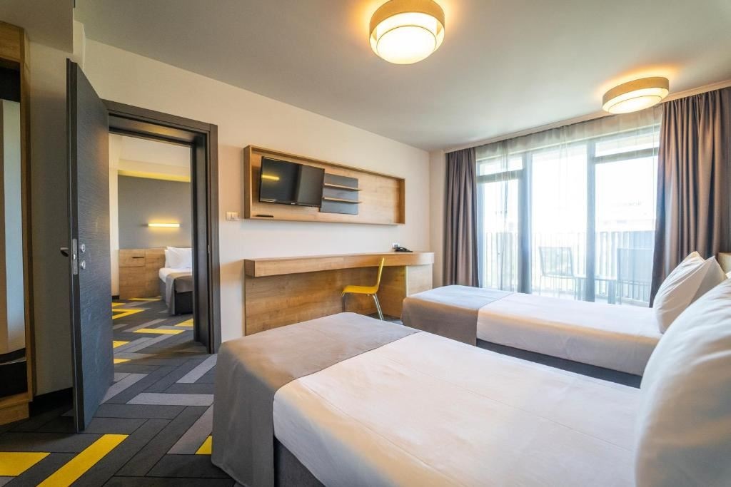 rooms-standard-family-room-balcony