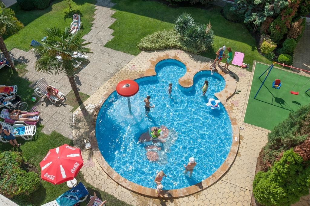 pools-outdoor-childrens-pool