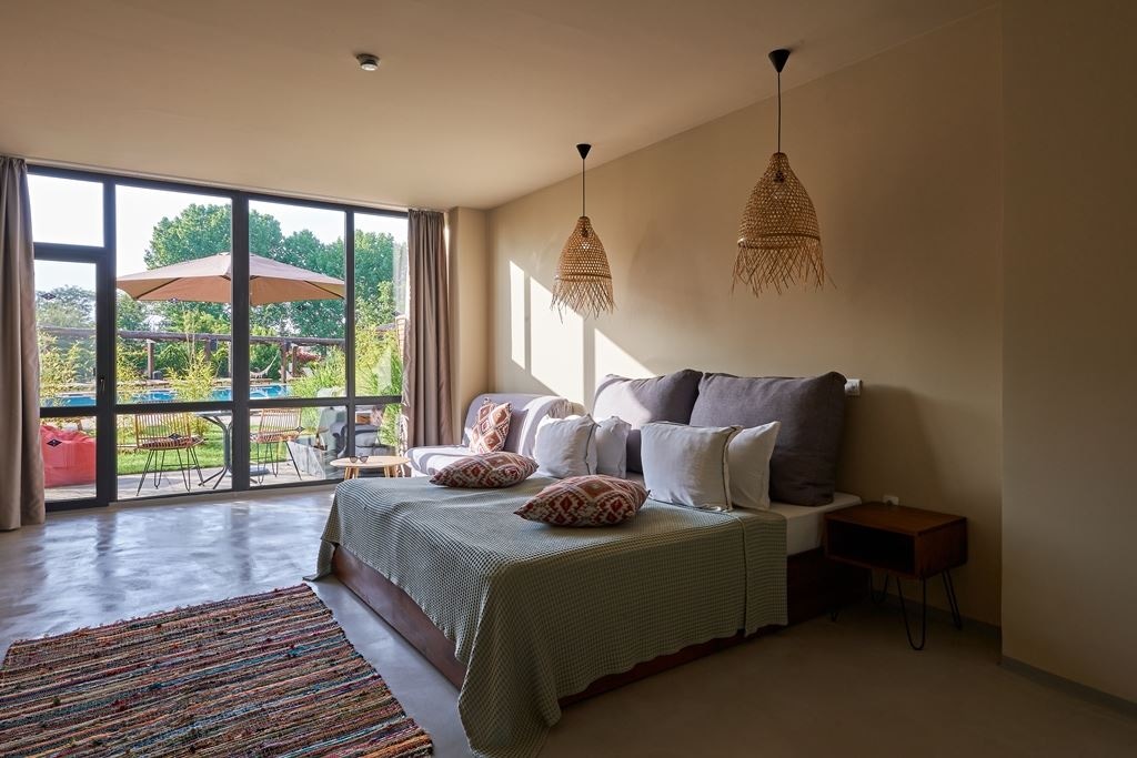 rooms-superior-yard-view