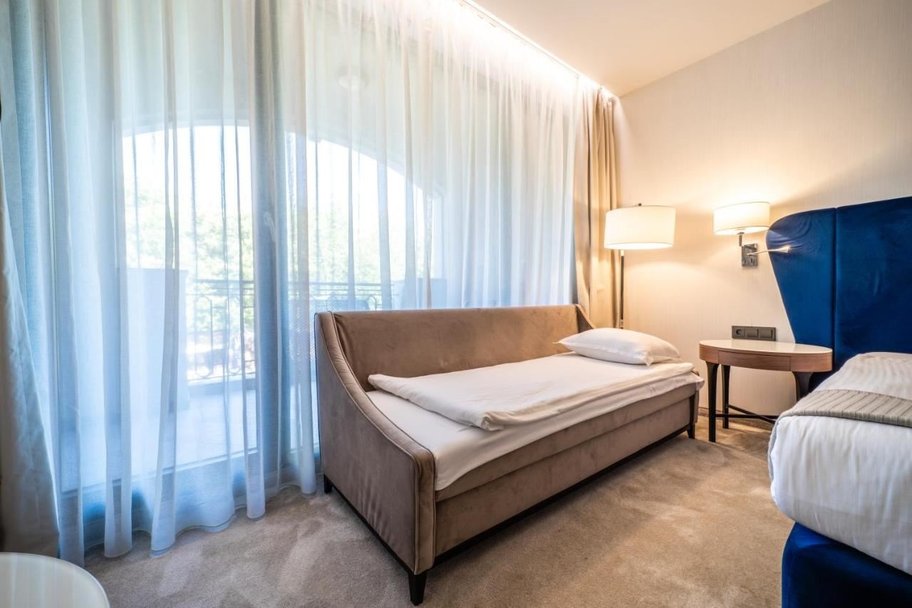 rooms-standard-family--room-sea-view-balcony-or-terrace