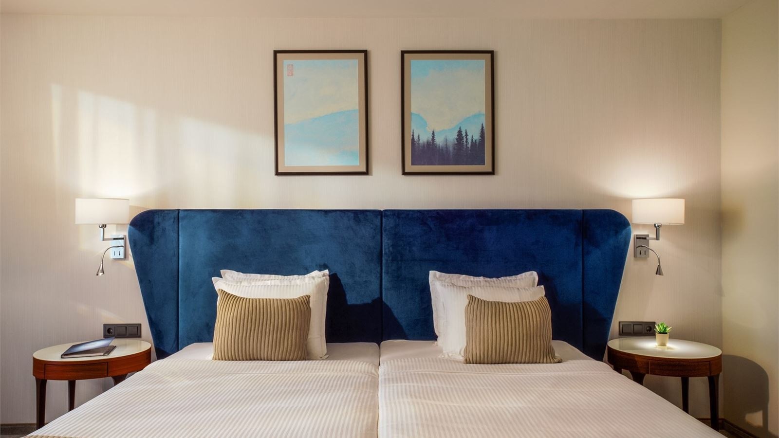 rooms-standard-familyroom-balcony-or-terrace