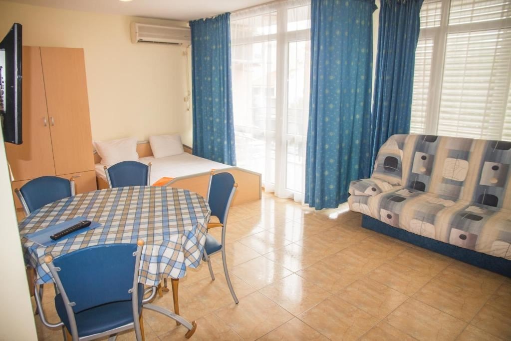 rooms-standard-studio-balcony-or-terrace