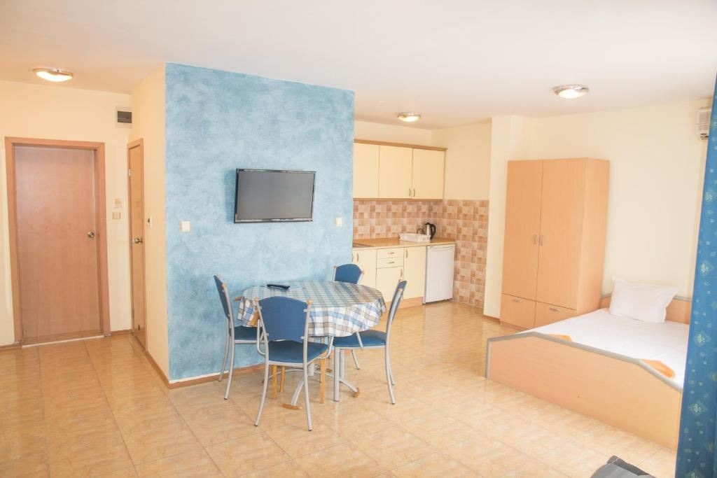 rooms-standard-studio-balcony-or-terrace