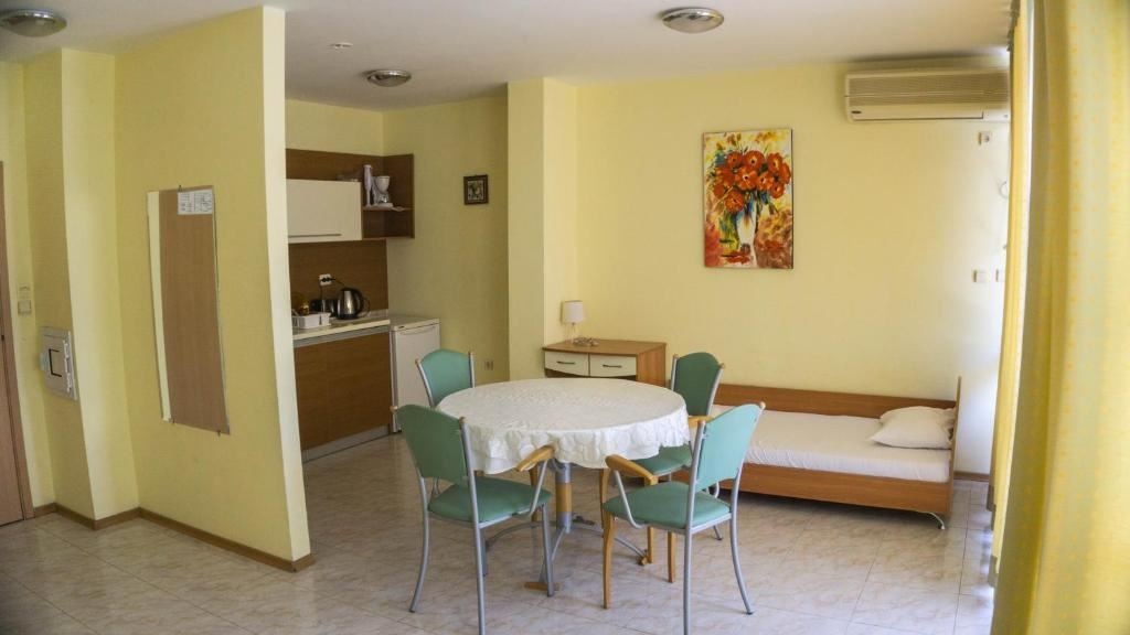 rooms-standard-apartment-balcony-or-terrace