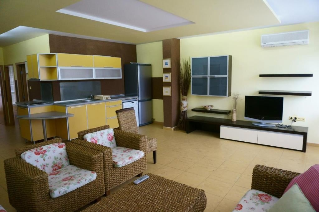 rooms-2-bedroom-standard-apartment-balcony-or-terrace