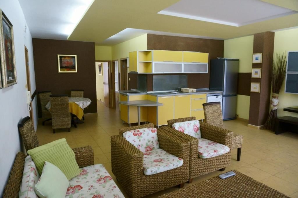 rooms-2-bedroom-standard-apartment-balcony-or-terrace