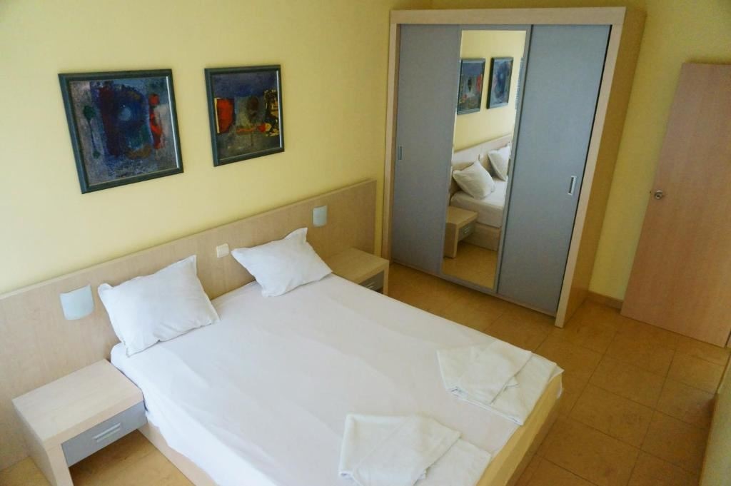 rooms-2-bedroom-standard-apartment-balcony-or-terrace