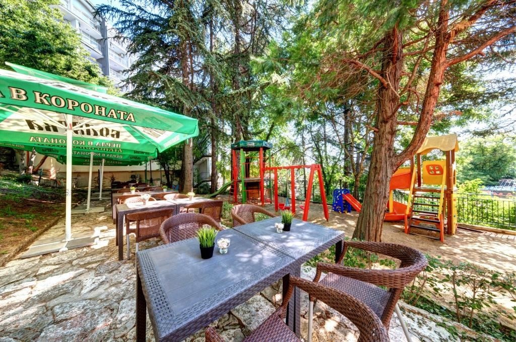 restaurants-restaurants