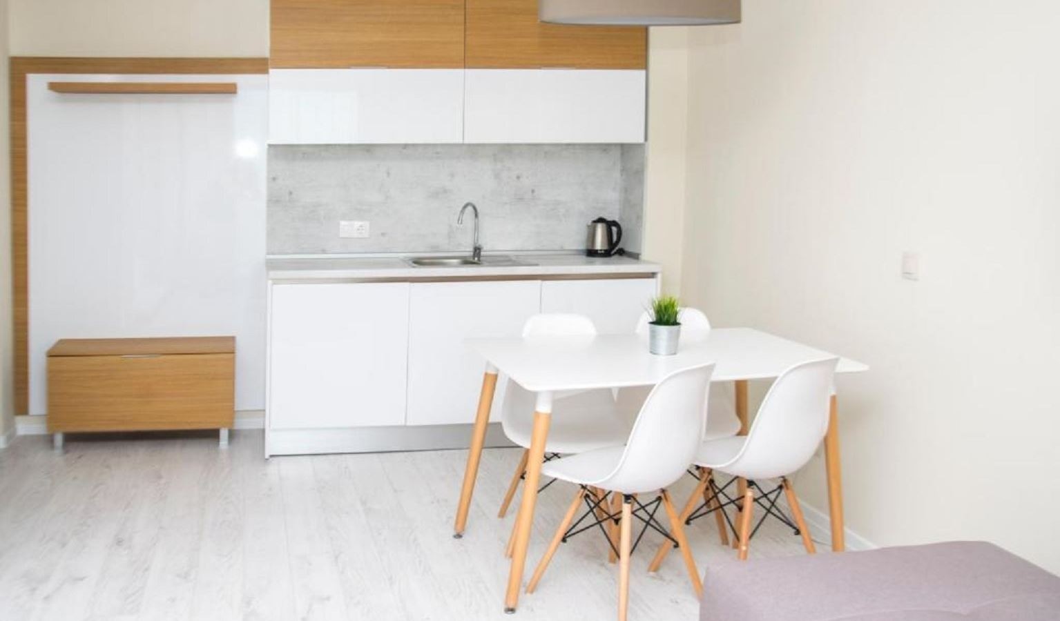 rooms-1-bedroom-standard-apartment-balcony