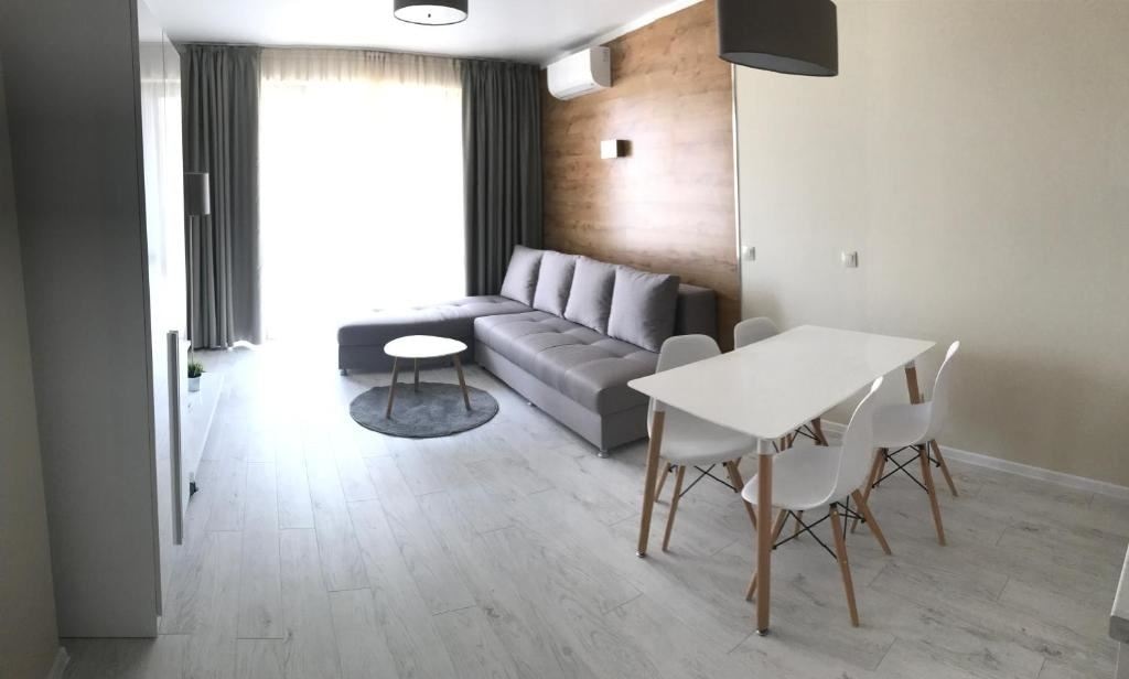 rooms-1-bedroom-standard-apartment-seaview-balcony