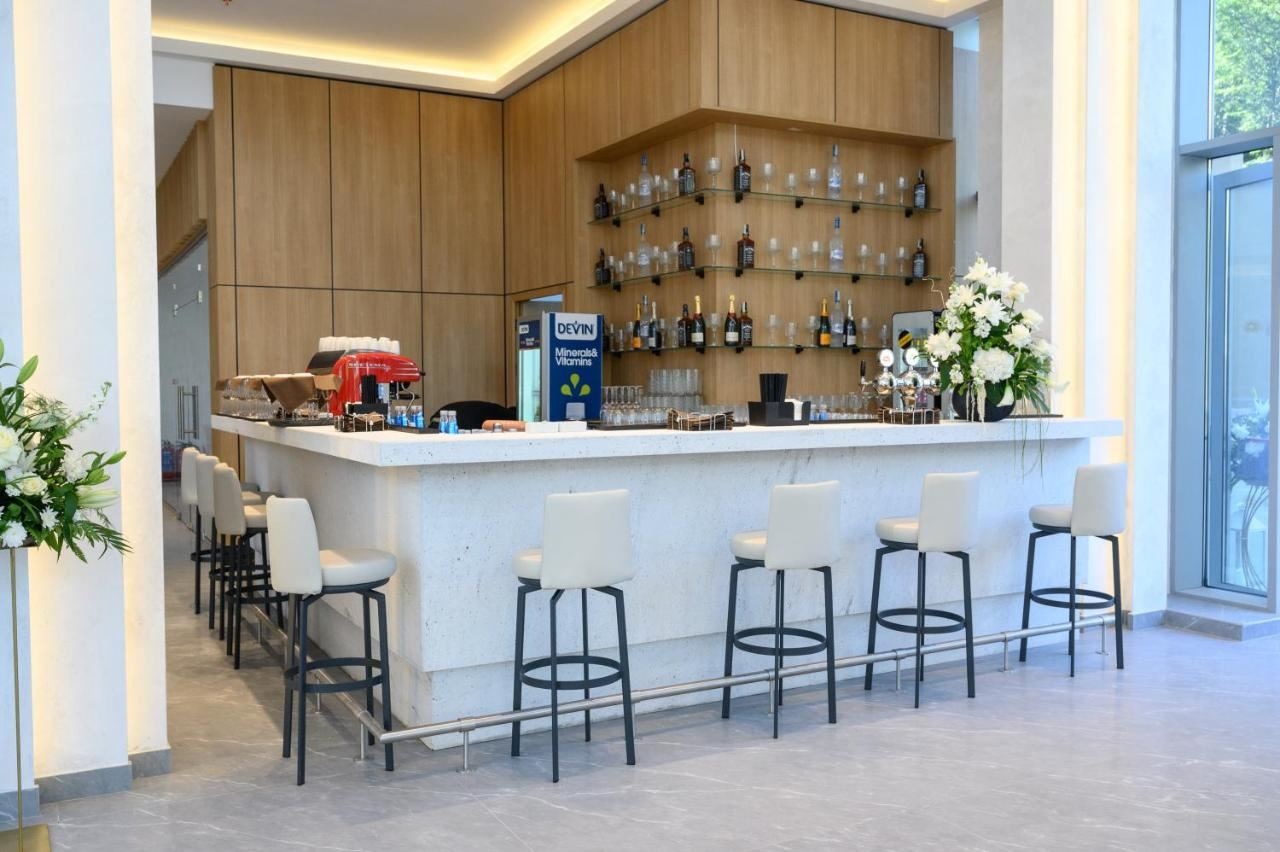 bars-lobby-bar-l-floor