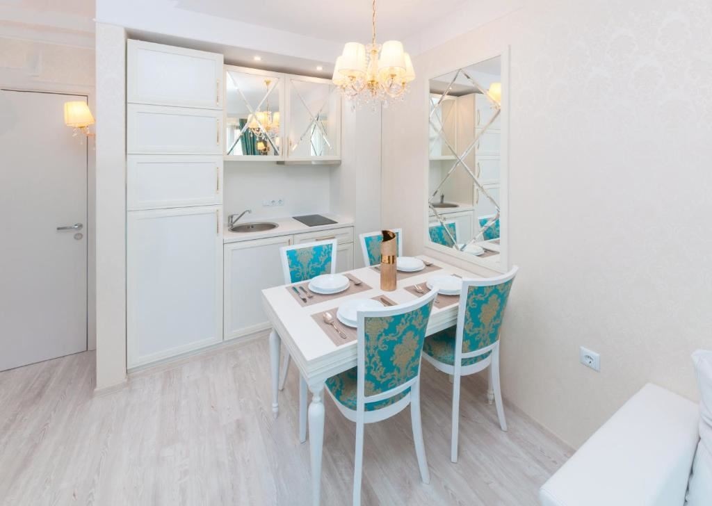 rooms-1-bedroom-deluxe-apartment-balcony