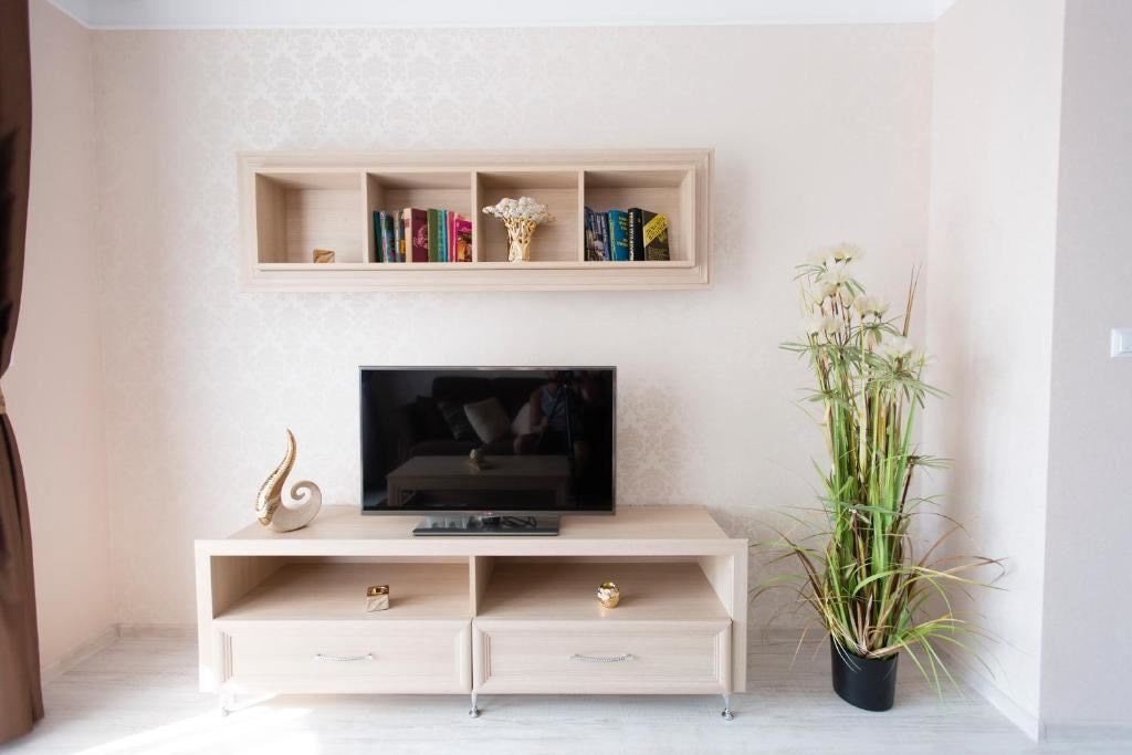 rooms-2-bedroom-deluxe-apartment-balcony