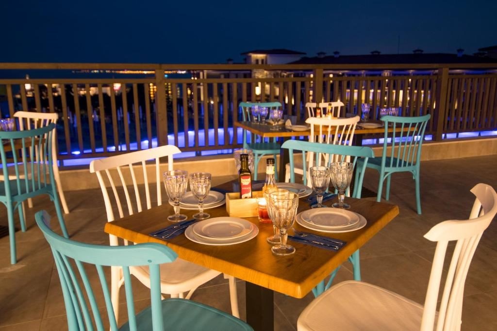 restaurants-restaurants