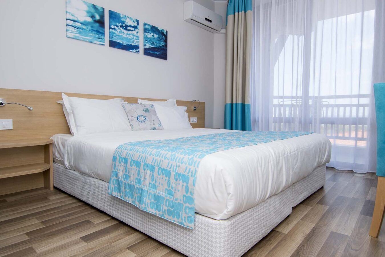 rooms-1-bedroom-standard-apartment-balcony