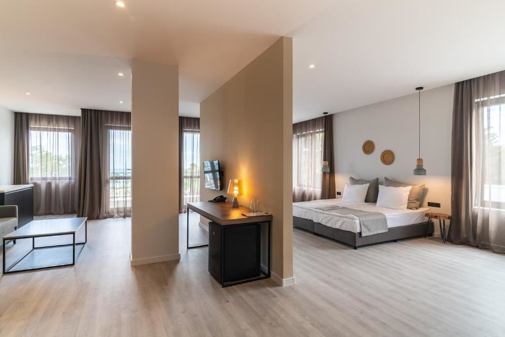 rooms-standard-apartment-balcony