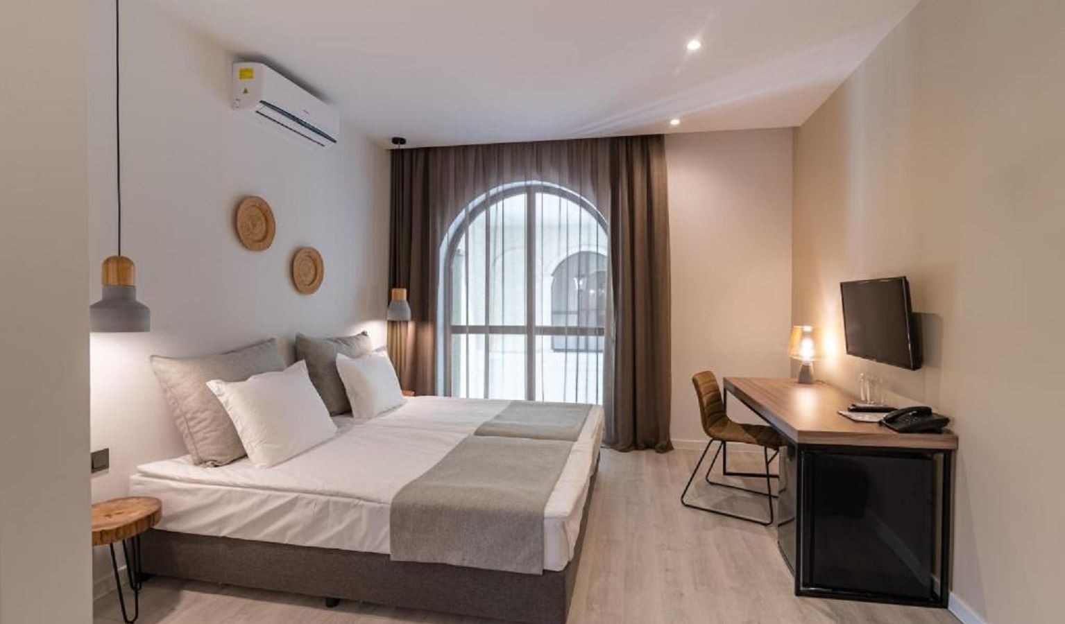 rooms-2-bedroom-standard-apartment-balcony