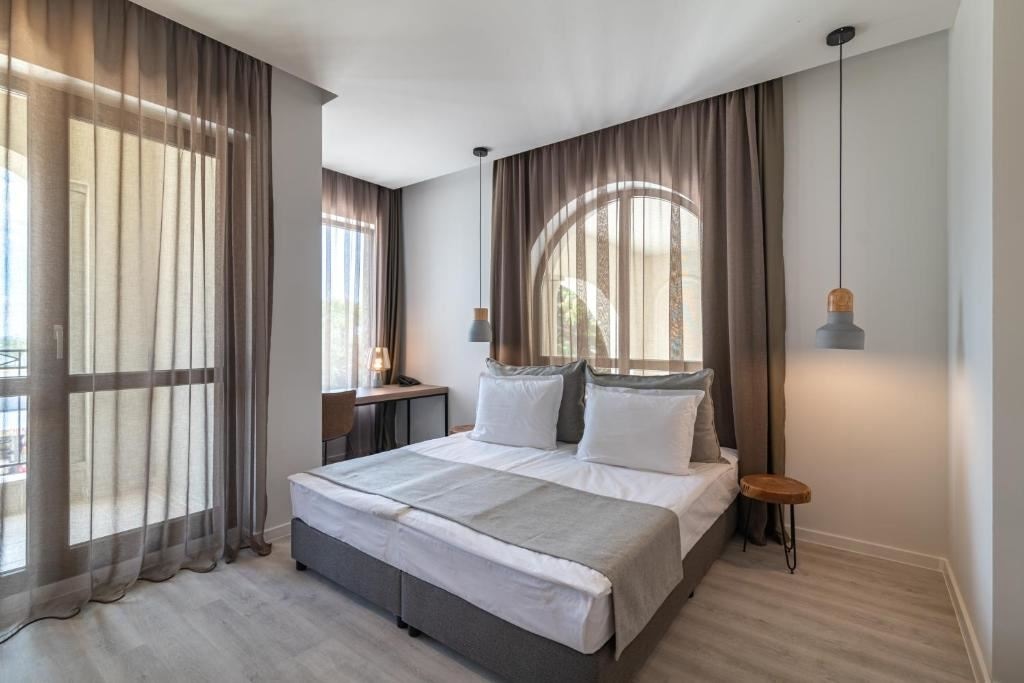 rooms-2-bedroom-standard-apartment-balcony