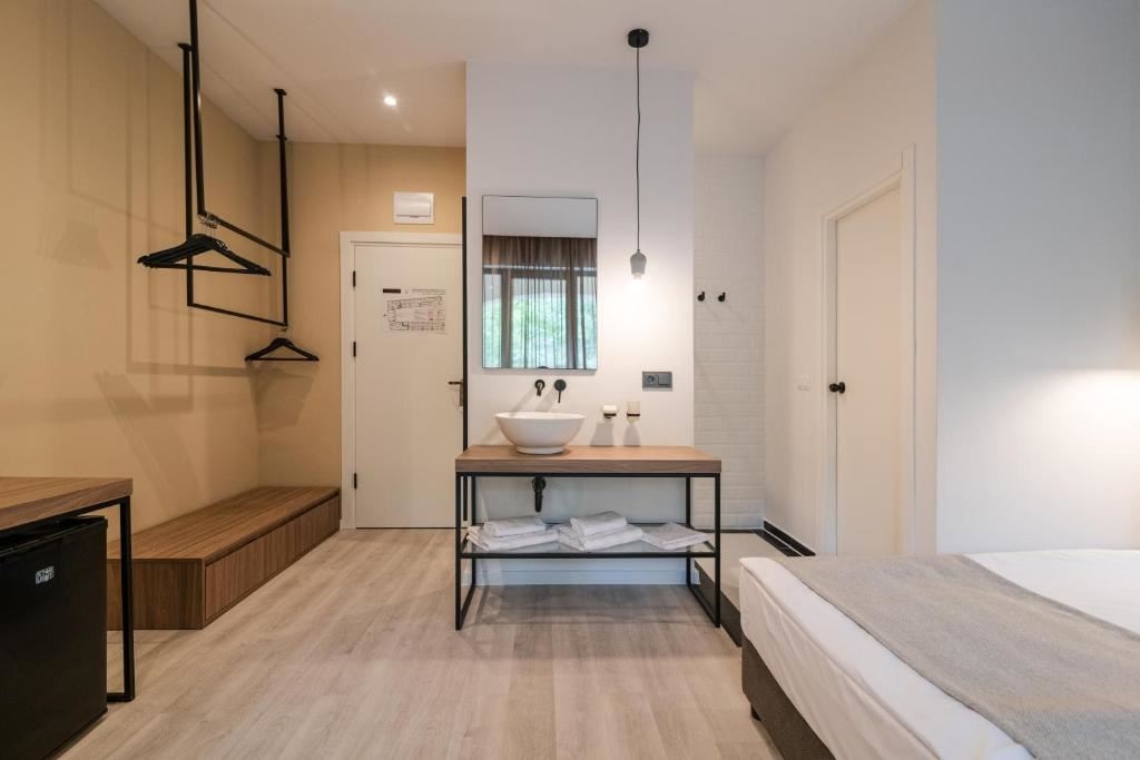 rooms-standard-room-balcony