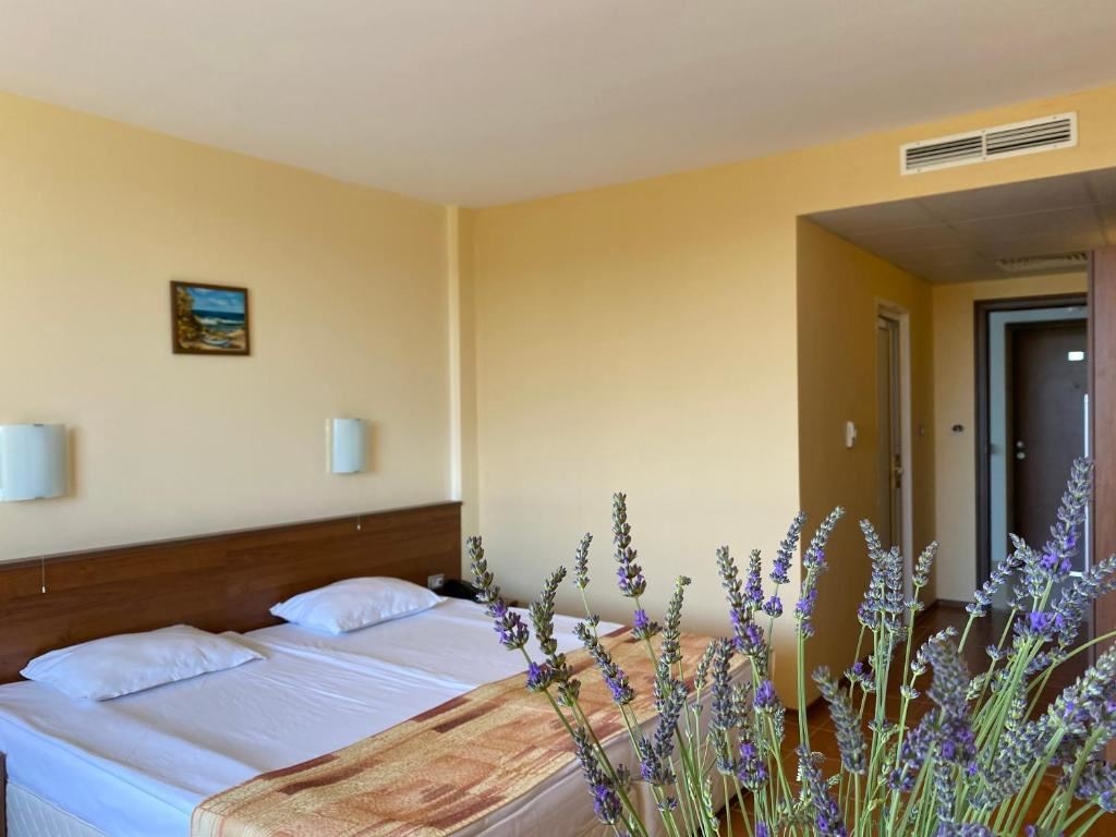 rooms-single-wchild-standard-room-balcony-or-terrace