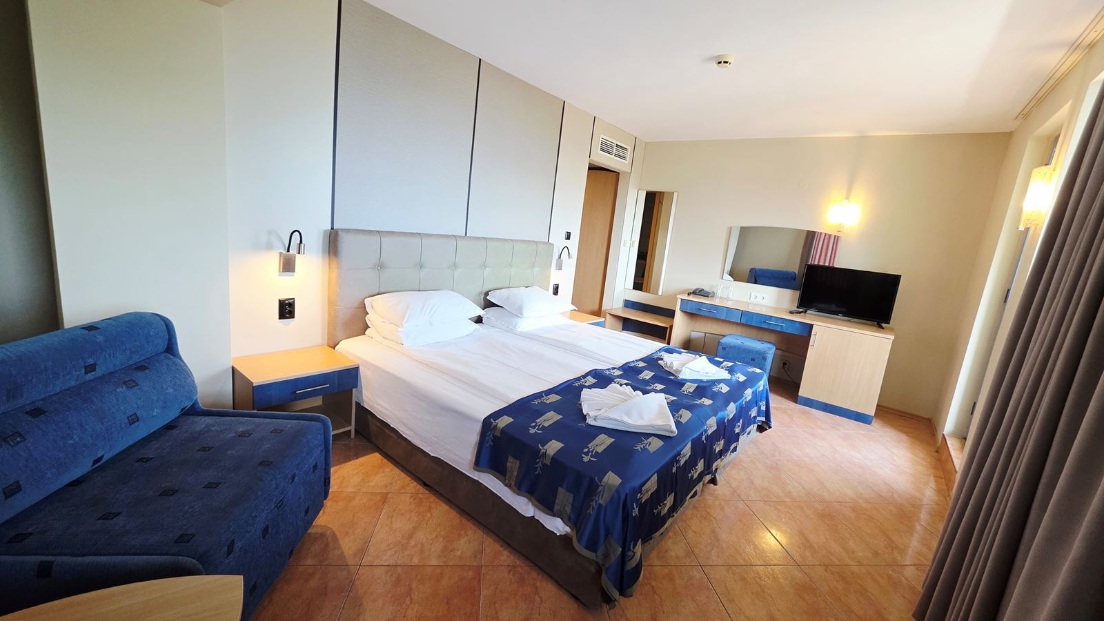 rooms-single-wchild-standard-room-seaview-balcony-or-terrace