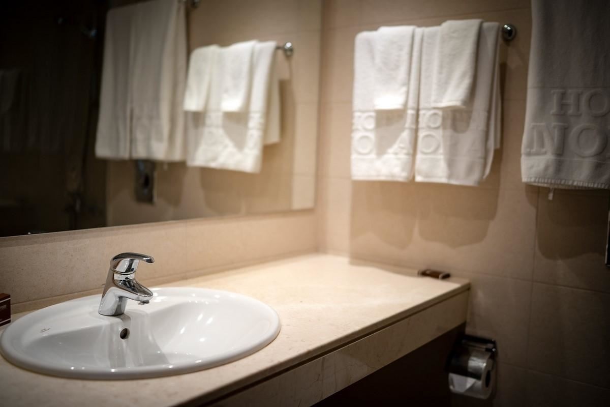 rooms-double-deluxe-room-cityview