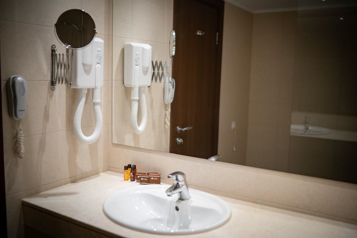 rooms-double-deluxe-room-cityview