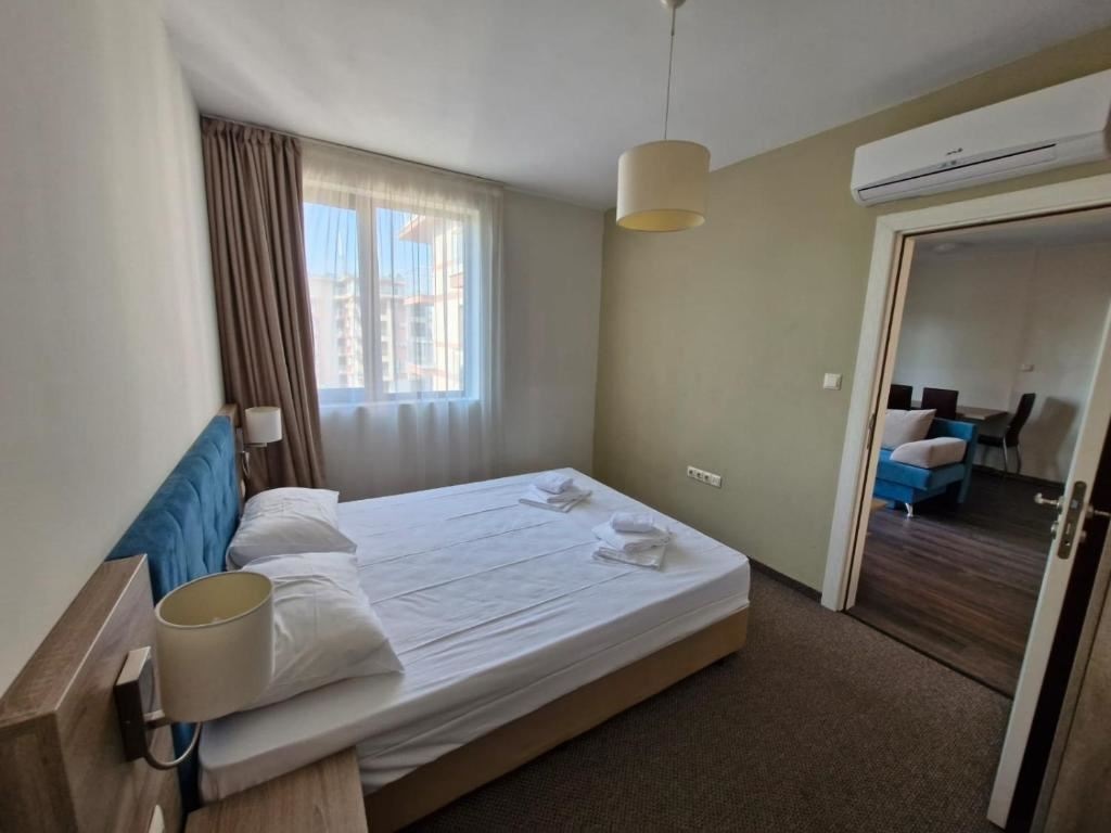 rooms-1-bedroom-standard-apartment-balcony