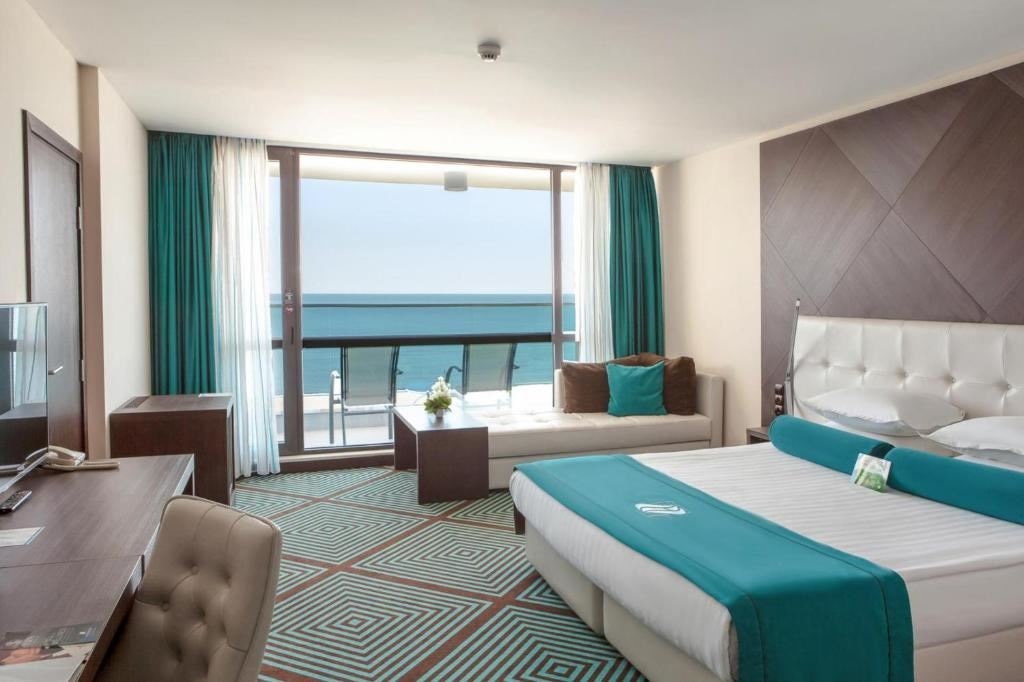 rooms-singleuse-superior-room-seaview-balcony
