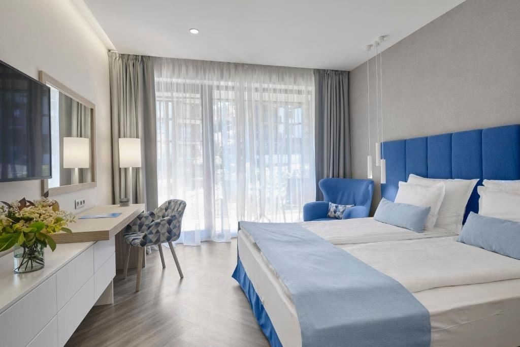 rooms-standard-room-park-view-balcony