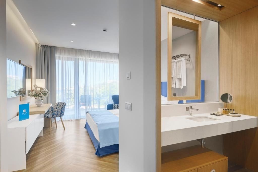 rooms-standard-room-park-view-balcony