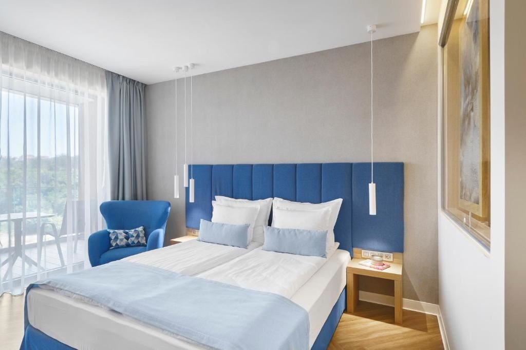 rooms-2-connectingrooms-standard-room-park-view-balcony