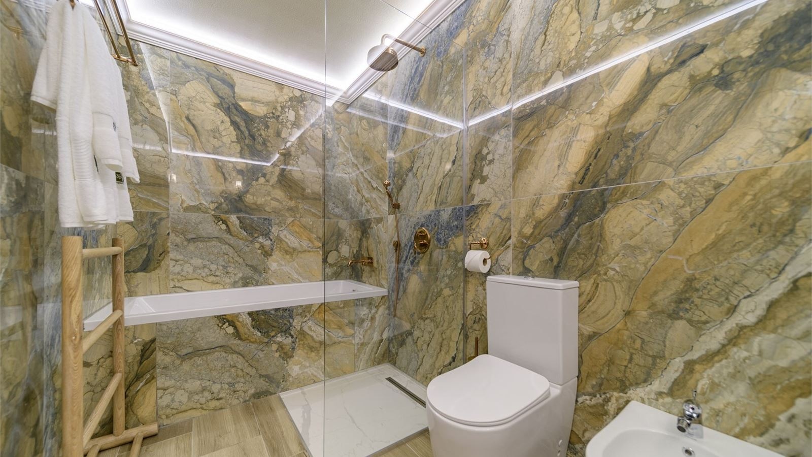 rooms-premier-villa-balcony-or-terrace