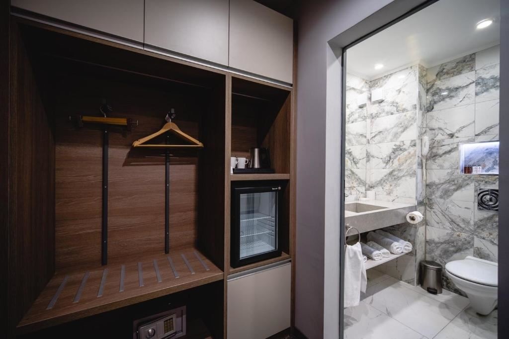 rooms-premium-family-room-balcony