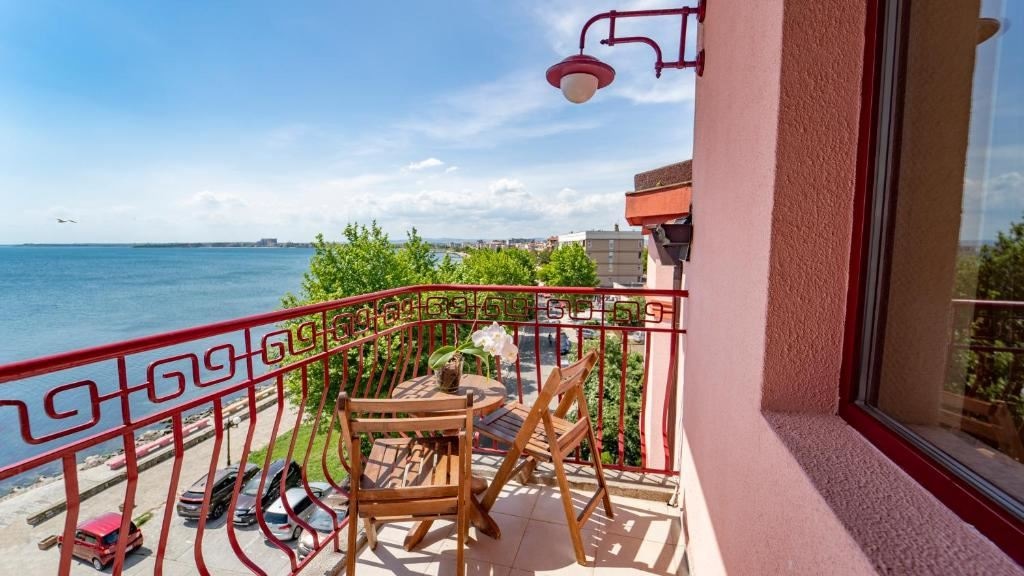 rooms-double-premium-room-seaview-balcony