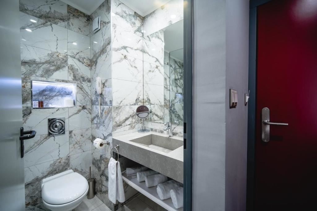 rooms-double-premium-room-seaview-balcony