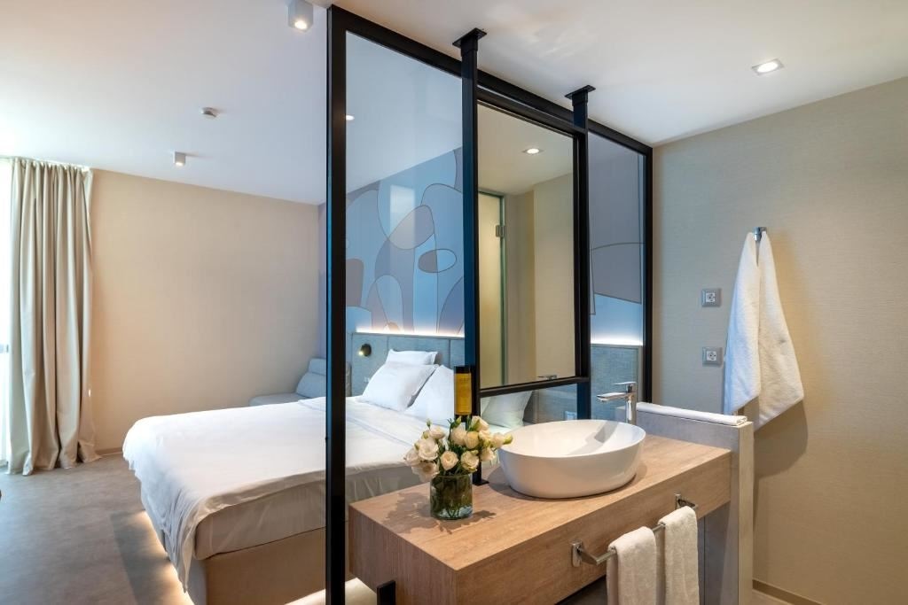 rooms-single-wchild-standard-room-park-view-balcony-or-terrace