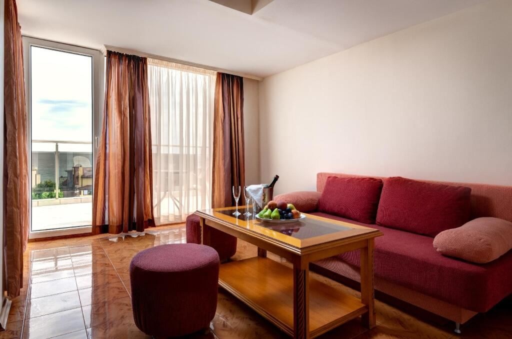 rooms-standard-apartment-balcony